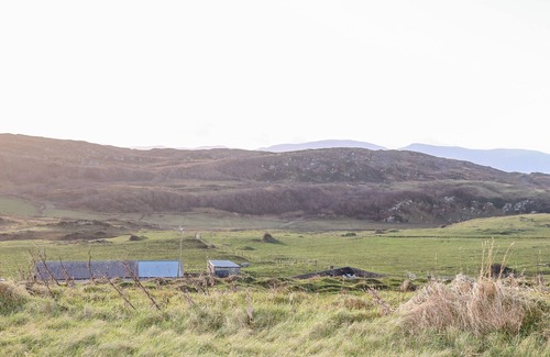 Naran Cottage | LACKAGHMORE COTTAGE, pet friendly in Portnoo, County Donegal