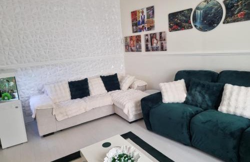 Bow West House | Lackco's Dulux Room for Royals