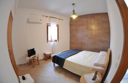 Layia House | Laconian Bay