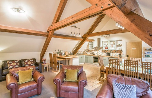 Hulland Ward Cottage | LADY POND RETREAT, family friendly, with hot tub in Ashbourne
