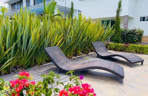 Calima Villa | Lago Calima Bliss: Secret Garden Paradise in Darien