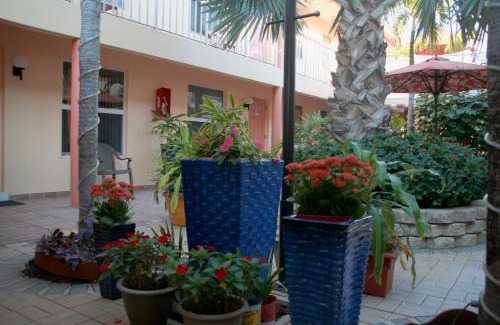 Mango Groves Hotel | Lago Mar Motel and Apartments