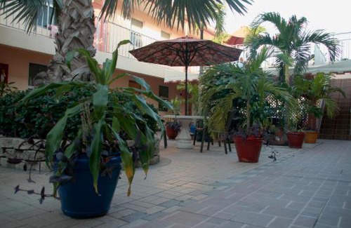 Mango Groves Hotel | Lago Mar Motel and Apartments