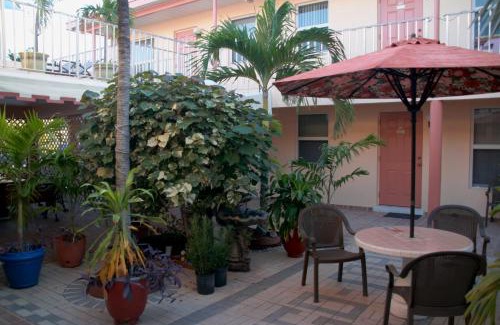 Mango Groves Hotel | Lago Mar Motel and Apartments