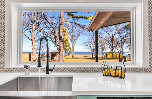 Wills Point House | Lago Vista- Waterfront | Kayaks | Views!