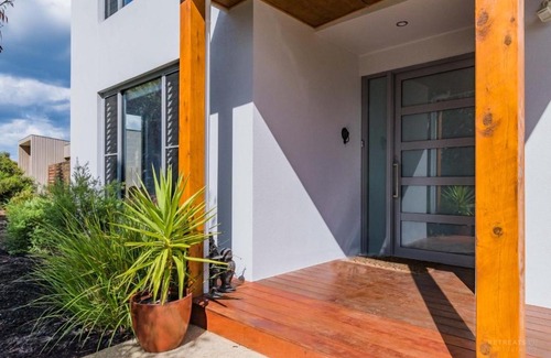 Torquay House | Lahinch Mews - Family Bookings Only