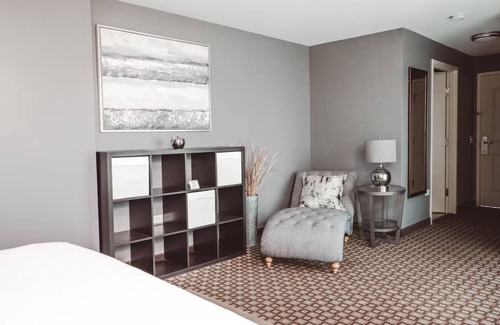 Zion House | Laid-Back Comfort w/Firepits, Books, Gym & Morning Breakfast Buffet