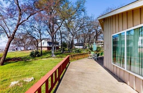 Kemp House | Laid-Back Lake House