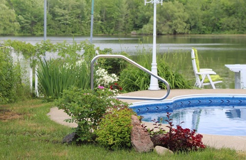 Saint-Augustin-de-Desmaures House | LAKE HOME (Lake, Kayak, Spa, heated salt pool 82-86 degrees )