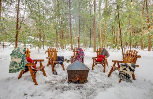 Lake Luzerne House | Lake and Beach Access at Lake Luzerne Cabin!
