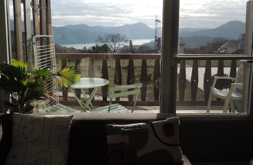 Prunieres Apartment | Lake and mountain view apartment
