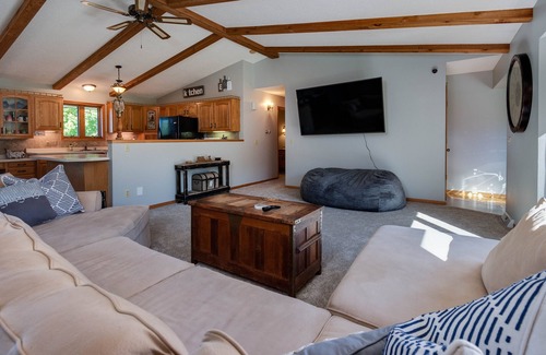 Rome House | Lake Arrowhead lakefront (4 bedroom and Game Room)