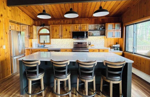 Hillman House | Lake Avalon House “The Starting Dock” 3Bed 3Bath, Optional Pontoon Boat Rental
