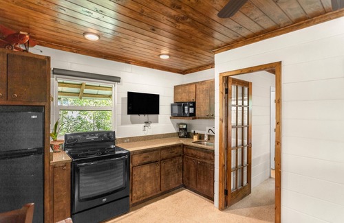 Hernando Cottage | Lake Breeze Cottage 1