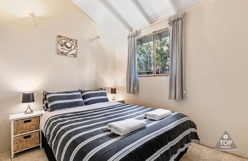 Hoffman Ski Chalet | Lake Brockman Tourist Park - Park Home or Cottage