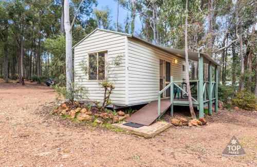 Hoffman Ski Chalet | Lake Brockman Tourist Park - Cabin