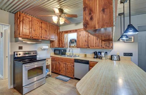 Brownwood House | Lake Brownwood Home w/Private Boat Dock!