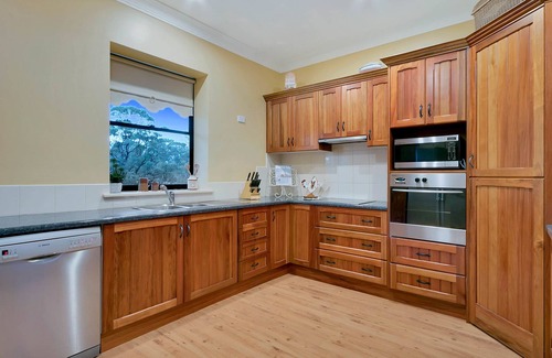 Walker Flat Cottage | Lake Bywater Cottage