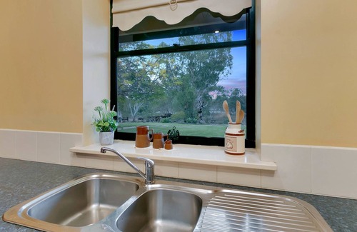Walker Flat Cottage | Lake Bywater Cottage