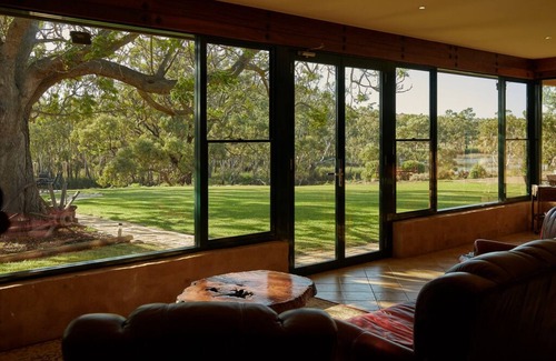 Walker Flat Cottage | Lake Bywater Cottage