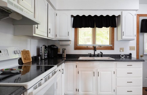 Swanton Cottage | Lake Champlain/Maquam Bay Cottage - Water Access!