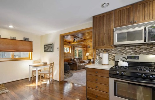 East Jordan House | 🏖LAKE CHARLEVOIX DIRECT WATERFRONT - Hoist Mooring Kayaks Paddleboards