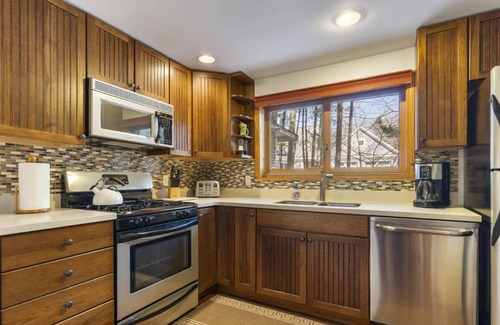 East Jordan House | 🏖LAKE CHARLEVOIX DIRECT WATERFRONT - Hoist Mooring Kayaks Paddleboards