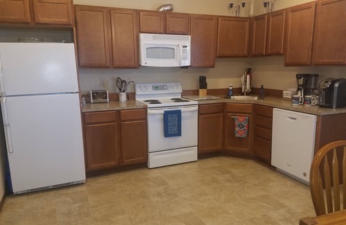 Manson House | Lake Chelan Getaway! Private hottub! Stargazing & an amazing Lake Chelan view!n
