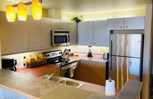 Chelan Apartment | Lake Chelan Luxury Condo - Heated Pool, Hot Tub, BBQ