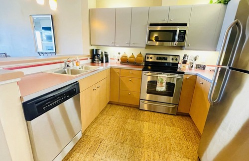 Chelan Apartment | Lake Chelan Luxury Condo - Heated Pool, Hot Tub, BBQ