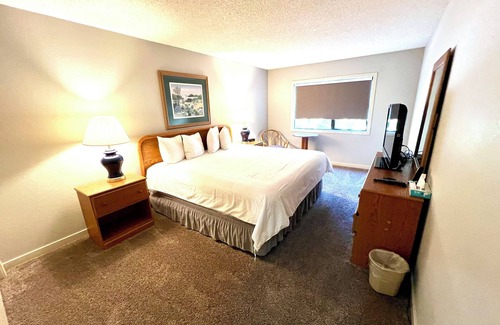 Chelan Resort | Lake Chelan Shores Lakefront Condo