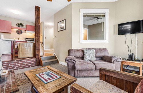 Bryant Pond Condo | Lake Christopher Condominium