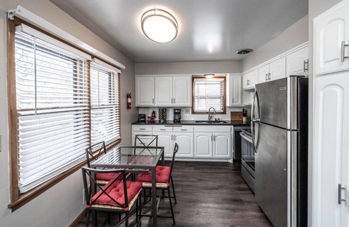 Como Apartment | Lake Como Retreat 2BR Lakeview Apt Lake Como/Como Zoo/St. Paul