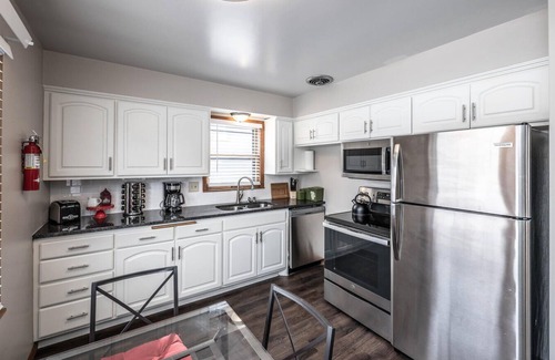Como Apartment | Lake Como Retreat 2BR Lakeview Apt Lake Como/Como Zoo/St. Paul