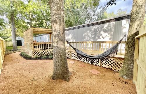 Willis House | Lake Conroe 3BR Boat Ramp Access BBQ Sleeps 8