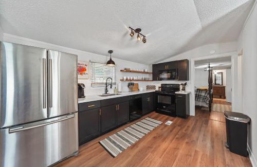 Willis House | Lake Conroe 3BR Boat Ramp Access BBQ Sleeps 8