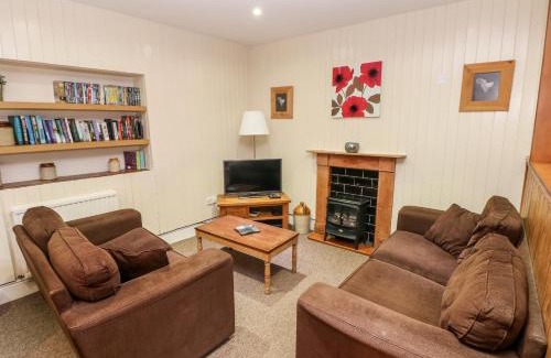 Llys Y Fran House | Lake Cottage