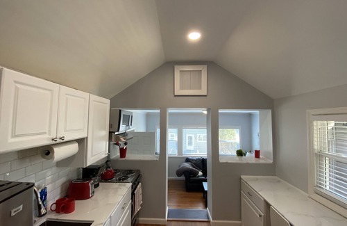 New Fairfield Cottage | Lake Cottage, Kayaks, FirePit, Grill & Deck, 1 hour & 15 Minutes to NYC!