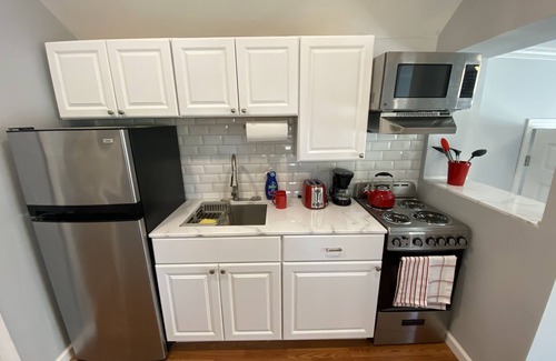 New Fairfield Cottage | Lake Cottage, Kayaks, FirePit, Grill & Deck, 1 hour & 15 Minutes to NYC!