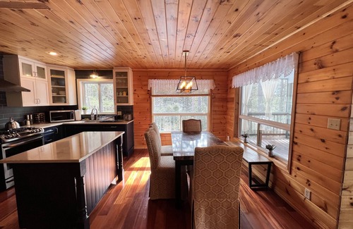 North Frontenac Cottage | Lake Cottage/North Frontenac/All Season Getaway!