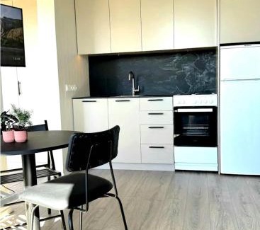 Hvalfjarðarsveit Apartment | Lake cottage with beautiful view