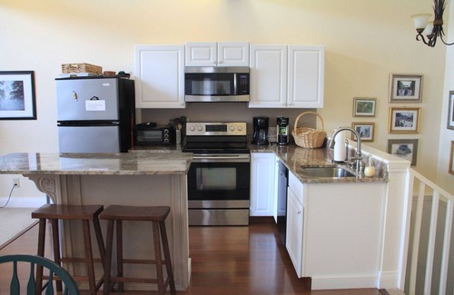 Gilbert House | LAKE COTTAGE WITH DECK - 5 Star - 2 Kayaks- 40 min. to downtown Columbia