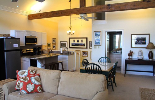 Gilbert House | LAKE COTTAGE WITH DECK - 5 Star - 2 Kayaks- 40 min. to downtown Columbia