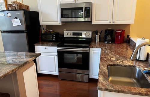 Gilbert House | LAKE COTTAGE WITH DECK - 5 Star - 2 Kayaks- 40 min. to downtown Columbia
