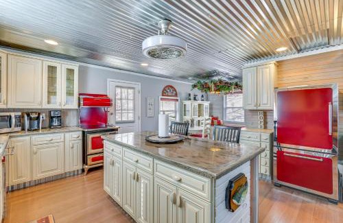 Climax Springs House | Lake Days and BBQ Fun Climax Springs Retreat!