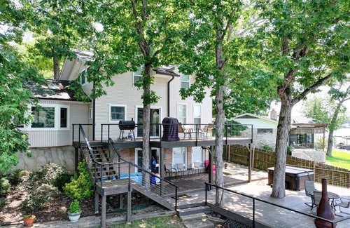 Piney House | Lake days, cozy nights, unforgettable memories.