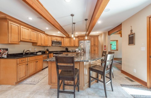 Mountainside House | Lake Days & Game Nights w/Hot Tub & Dock Slip