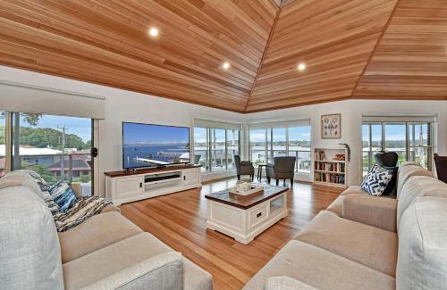Lake Macquarie City Council House | Lake Daze at Coal Point