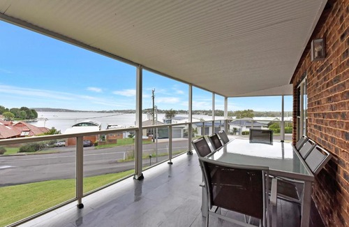 Lake Macquarie City Council House | Lake Daze at Coal Point