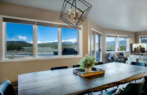 Corinthian Hills House | Lake Dillon Retreat Townhome Panoramic Lake Mountain Views
